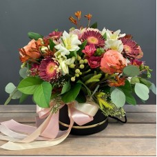Orange flowers in a box (Compact)